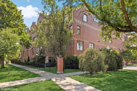 107 S Euclid Ave #B, Oak Park, IL 60302