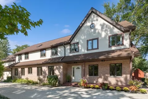 915 Lois Ln, Glenview, IL 60025