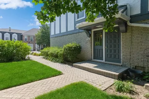 741 Garfield Ave #A, Libertyville, IL 60048