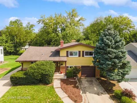 47 Cedar Dr, Wheeling, IL 60090 photo 2