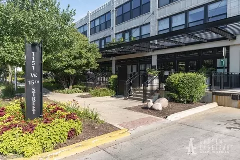 1151 W 15th St #1, Chicago, IL 60608