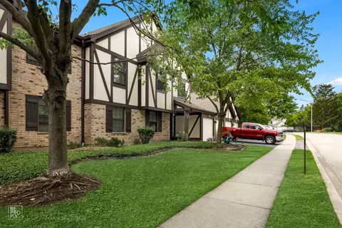 430 Elizabeth Dr #2C, Wood Dale, IL 60191