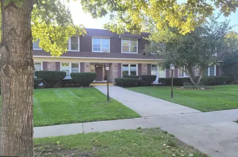 350 Brainerd Ave #1A, Libertyville, IL 60048