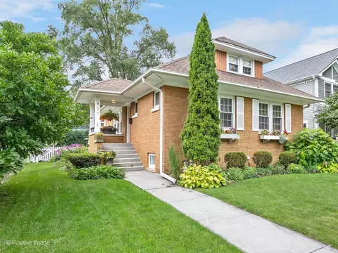 427 Phillips Ave, Glen Ellyn, IL 60137