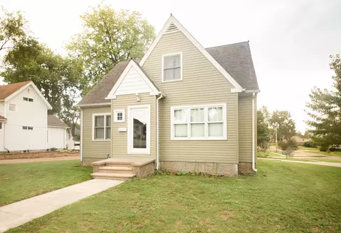1524 W 3rd St, Dixon, IL 61021