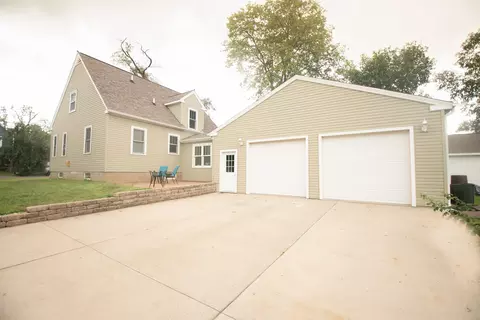 1524 W 3rd St, Dixon, IL 61021 photo 2