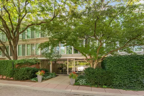 2525 Wellington Ct #308, Evanston, IL 60201