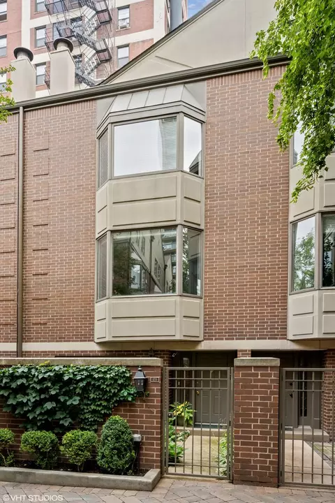55 W Goethe St #1251, Chicago, IL 60610