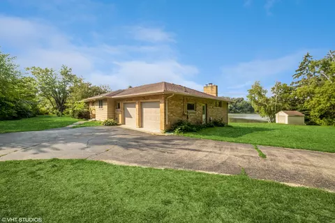 40 W711 Burlington Rd, Saint Charles, IL 60175