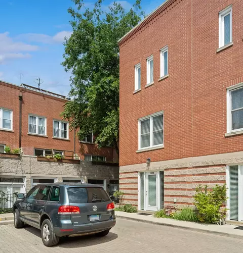 927 N Racine Ave #D, Chicago, IL 60642