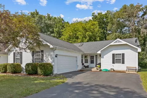 4029 Hale Ln, Island Lake, IL 60042