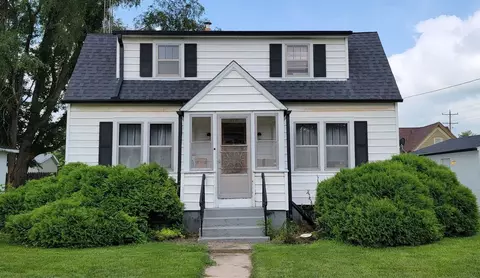 212 N Main St, Earlville, IL 60518
