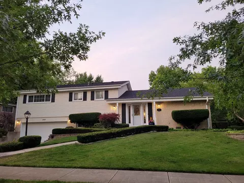 1825 Barberry Rd, Northbrook, IL 60062