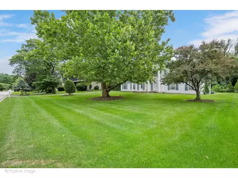 58 Sheffield Ln, Oak Brook, IL 60523