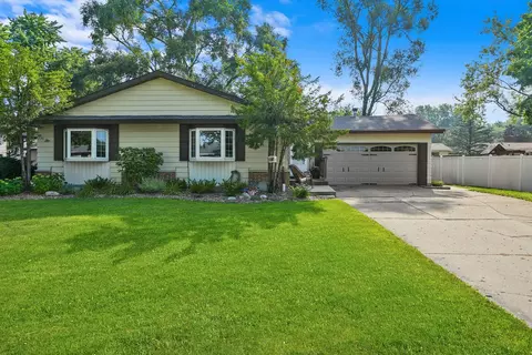 1929 Charles St, Woodstock, IL 60098