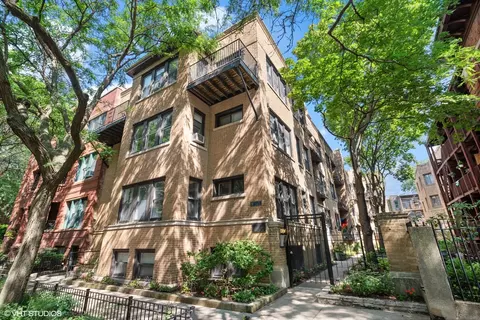 818 W Lakeside Pl #1S, Chicago, IL 60640