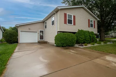 1401 Dallas St, Bloomington, IL 61704