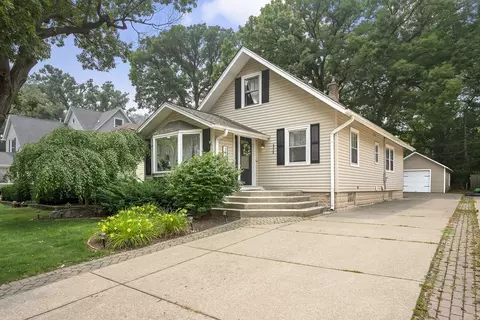 4928 Middaugh Ave, Downers Grove, IL 60515