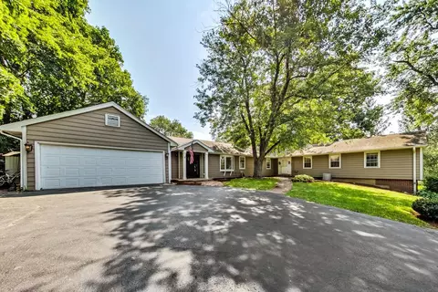 469 Ela Rd, Inverness, IL 60067