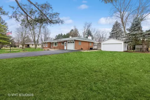 83 E Larkspur Ln, Bristol, IL 60512 photo 2