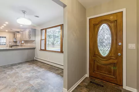 83 E Larkspur Ln, Bristol, IL 60512 photo 6