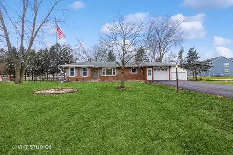 83 E Larkspur Ln, Bristol, IL 60512