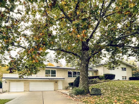 916 61st St, Lisle, IL 60532