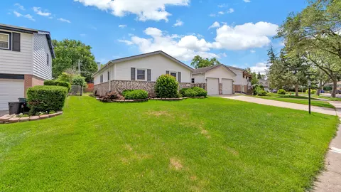 9149 S 89th Ave, Hickory Hills, IL 60457