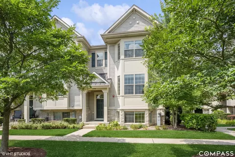 1998 Dauntless Dr, Glenview, IL 60026
