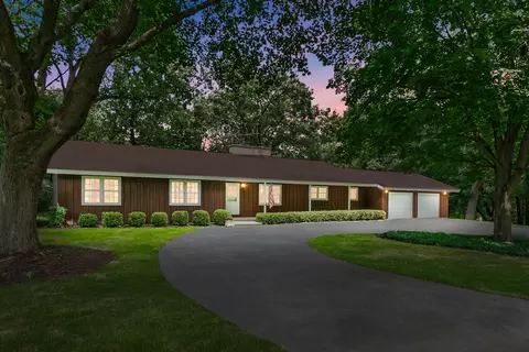 4614 Shady Oaks Ln, Crystal Lake, IL 60012