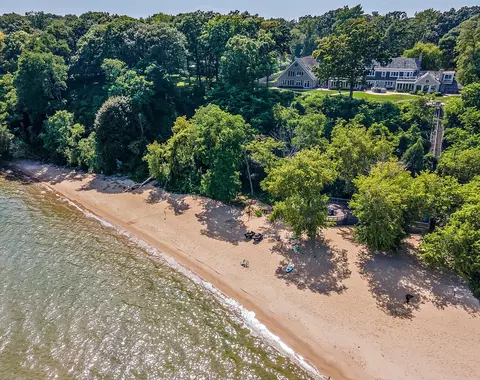1955 Shore Acres Dr, Lake Bluff, IL 60044