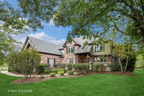 9865 Stonecastle Ln, Crystal Lake, IL 60014