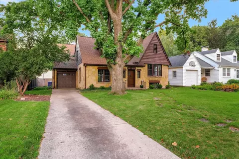 704 S Lynn St, Champaign, IL 61820