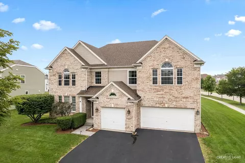 301 Winthrop Dr, Oswego, IL 60543