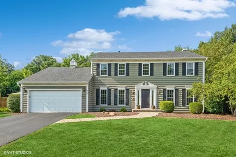 818 Timbers Trl, Saint Charles, IL 60174
