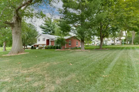 305 W B St, Delavan, IL 61734 photo 36