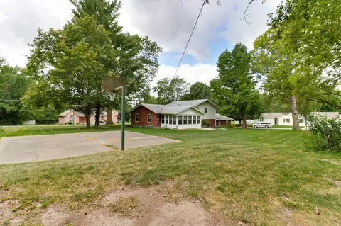 305 W B St, Delavan, IL 61734 photo 35