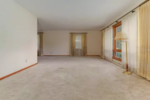 305 W B St, Delavan, IL 61734 photo 3
