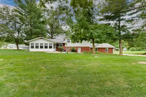 305 W B St, Delavan, IL 61734 photo 34