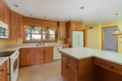 305 W B St, Delavan, IL 61734 photo 10