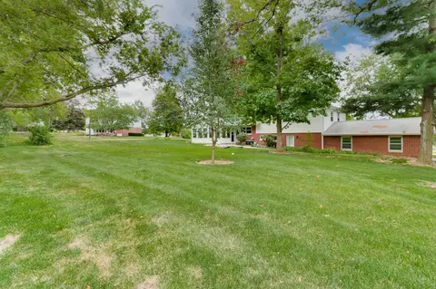 305 W B St, Delavan, IL 61734 photo 33