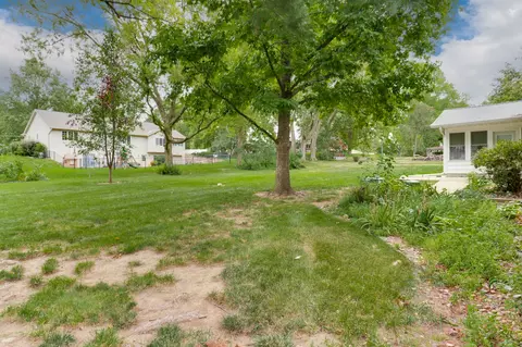 305 W B St, Delavan, IL 61734 photo 32