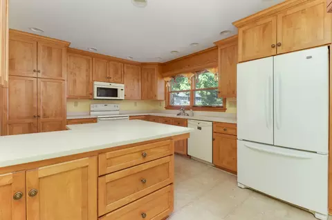 305 W B St, Delavan, IL 61734 photo 8