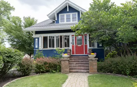 742 N Ridgeland Ave, Oak Park, IL 60302