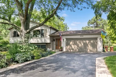 624 Pauline Ct, Gilberts, IL 60136