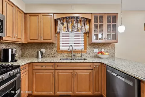 7001 W Wright Ter, Niles, IL 60714 photo 11