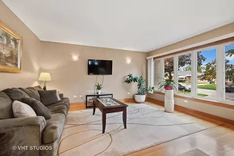 7001 W Wright Ter, Niles, IL 60714 photo 4