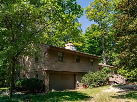 14060 Rhodes Rd, Bloomington, IL 61704