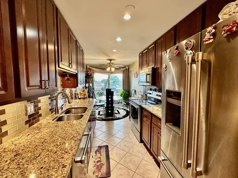 8455 W Lawrence Ave #3D, Chicago, IL 60656 photo 2