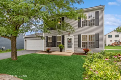 1744 Wild Flower Ln, Aurora, IL 60504